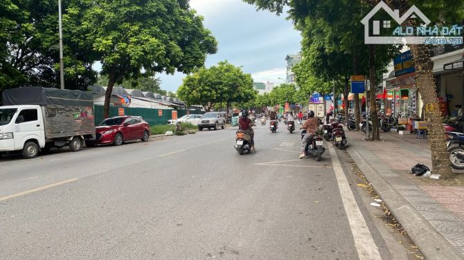 Đất vàng trung tâm Thạch Bàn Long Biên 200m2, mặt tiền khủng 14m 30 tỷ ô tô vào đất