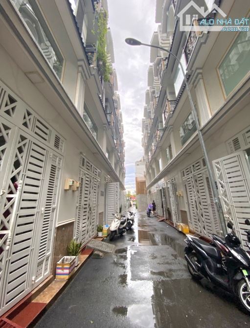 Bán nhà trung tâm quận 8, đường quốc lộ 50, 5 tầng, 55m2, ô tô đỗ cửa, khu vực an ninh.