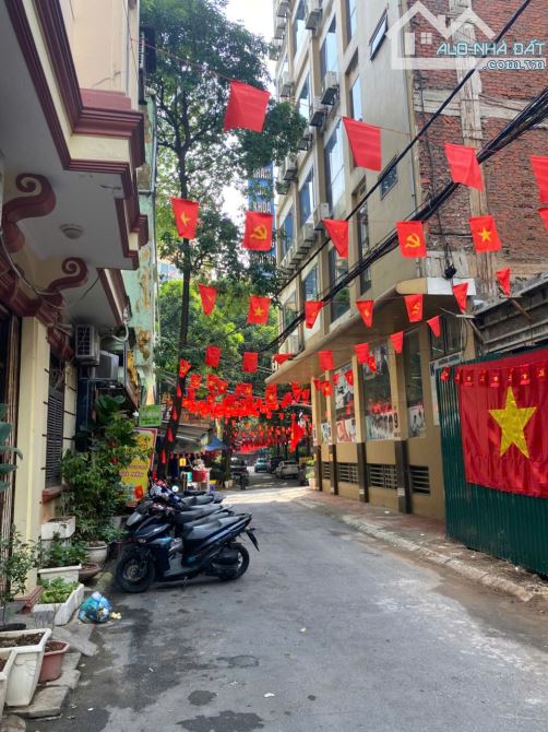 Bán nhà Phố Nguyễn Hoàng, 70m2, 4T, MT 4.5m, ô tô tránh, KD, nhỉnh 18 tỷ (264tr/m2)