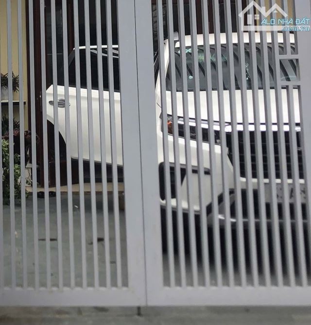 Ô tô 7 chỗ vào sân Ông ích Khiêm, Hải Châu chỉ 12.x tỷ