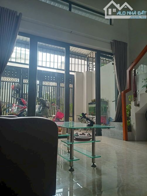 Bán nhà khu phân lô Ngô Chí Quốc, 52m², HXH, sổ hồng chuẩn