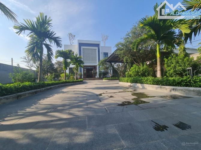 Cho Thuê Nhà biệt thự khuôn viên rộng 900m2 giá rẻ nhất khu vực Bùi Công Trừng, Hóc Môn