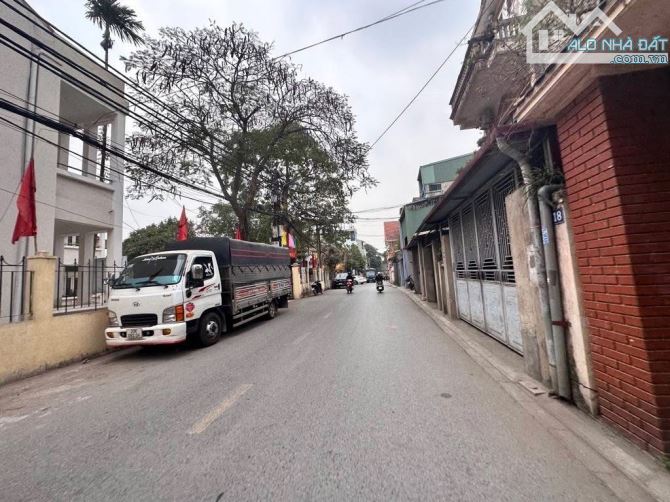 NHỈNH 9 TỶ LÔ GÓC 2 THOÁNG 5 TẦNG THANG MÁY .GA RA Ô TÔ RA VÀO NGÀY TT QUẬN