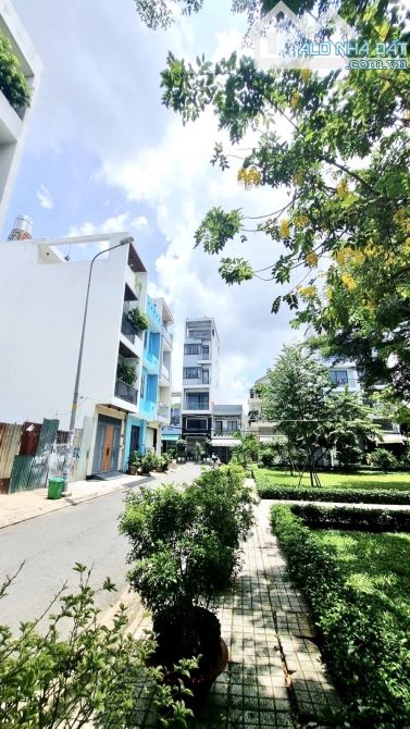 🏡 BIỆT THỰ PHỐ - MẶT TIỀN view công viên Bông Sao, Q.8 giá 2️⃣4️⃣.5️⃣ tỷ còn TL!