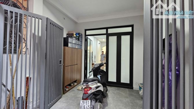 Cho thuê nhà nguyên căn ngõ Đặng Thai Mai, Quảng An, Tây Hồ. DT 43m x 4 tầng, giá 20tr