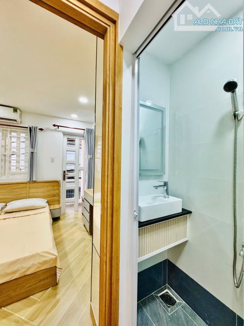 Nhà đẹp Nguyễn Văn Công, 3 tầng, 3 phòng ngủ, chỉ nhỉnh nhẹ 2 tỷ - 10