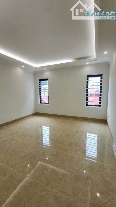CC BÁN NHÀ RIÊNG PHÙNG CHÍ KIÊN CẦU GIẤY, số 16 ngõ 93 MỚI XÂY - THANG MÁY - 6 TẦNG - 10