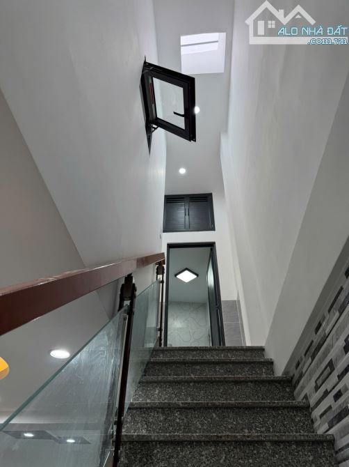 NHÀ LÔ GÓC HIẾM – HOÀI THANH, Q8 – NGANG GẦN 6M NỞ HẬU CỰC 3PN – 2WC – BAN CÔNG – GIÁ 4.5T - 10