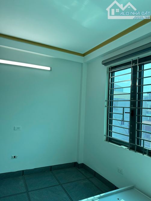 TÂY HÀ NỘI/ DI TRẠCH: NHÀ 5 TẦNG MỚI - 2 Ô TÔ TẢI TRÁNH NHAU - 10