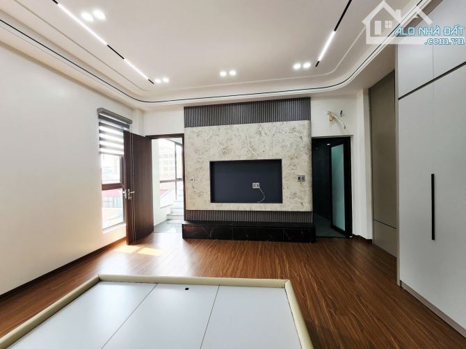 6 tầng thang máy xây mới Nguyễn Văn Cừ, 20m ra Phố, 45m2 sổ x mtiền 8m,full đồ.Giá 11.6 tỷ - 11