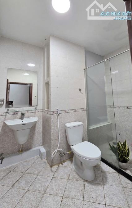 Cho thuê phòng ban công tách bếp 40m2 quận 10 đường thành thái gần đh Kinh Tế Ueh Vạn Hạnh - 11