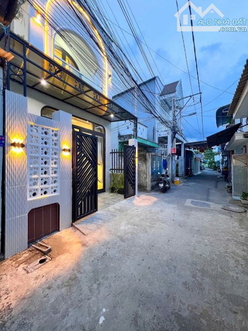 BÁN  NHÀ TRỆT LẦU GÓC 2 MẶT TIỀN , THIẾT KẾ HIỆN ĐẠI MỚI HOÀN THIỆN - TRỤC CHÍNH HẺM 160 T - 1
