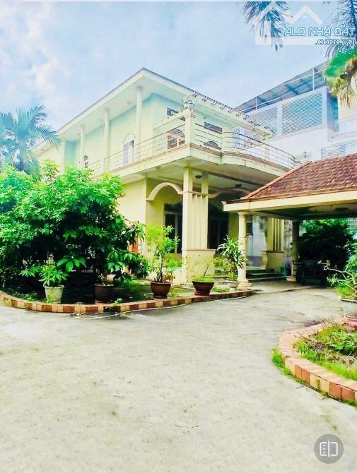 Bán Biệt Thự Mặt Tiền Hóc Môn - 1266M2 (18 x 62m ) - 2Tầng - Đường 40m -  Chỉ 25,9 Tỷ. - 1