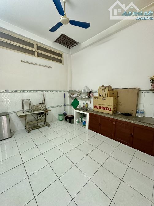 Nhà 1 trệt 1 lầu 4x16 hẻm 6m thông HƯƠNG LỘ 2 - Giá 4,86 tỉ - 1