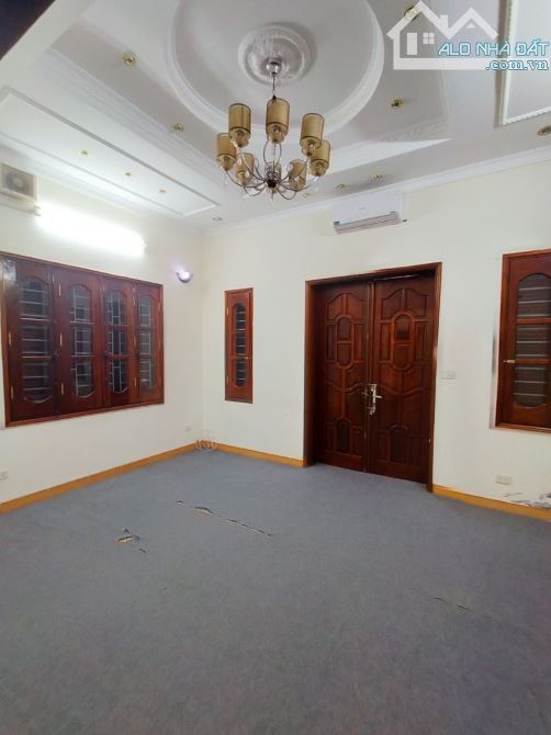 Cho thuê nhà Đội Cấn – Ba Đình DT 95m x 4 tầng, sân rộng, ôtô giá thuê 28tr/th - 1