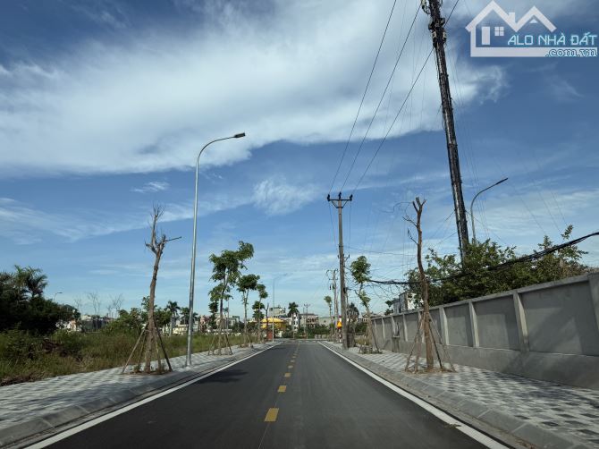 BÁN GẤP SIÊU PHẨM 100m ĐẤT TRONG TIM THÀNH PHỐ VEN SÔNG, GẦN THÀNH PHỐ THÔNG MINH - 1