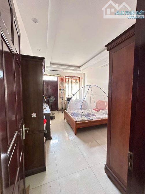 RẺ NHẤT KHU VỰC - BÁN NHÀ PHÂN LÔ VỈA HÈ ĐẤU GIÁ 1Km tới chợ HÀ ĐÔNG - 55M - 5 tầng - DÂN - 1