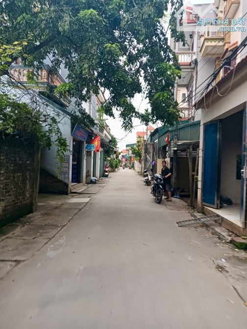 Lô góc tiềm năng ô tô đỗ cửa 👉 chương dương -thường tín - 1