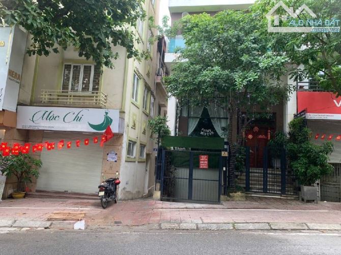 NGỌC LÂM -BÁN ĐẤT TẶNG NHÀ 2 TẦNG- DÂN XÂY -  2 THOÁNG TRƯỚC SAU- MẶT TIỀN RỘNG- GIÁ 8 TỶ - 1
