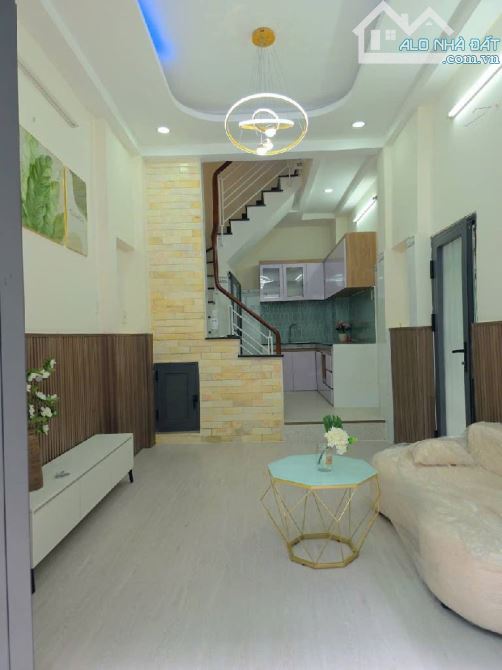 Bán nhà Tân Bình 3 tầng hẻm Lạc Long Quân 25m2 chỉ 3.85 tỷ - 1