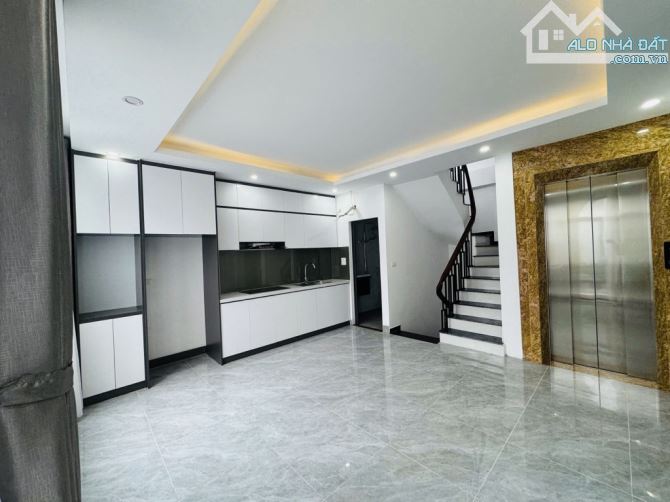 BÁN NHÀ MỚI TINH CẦU GIẤY – 7 TẦNG THANG MÁY – FULL NỘI THẤT XỊN SÒ - 35M - NHỈNH 10 TỶ - 1