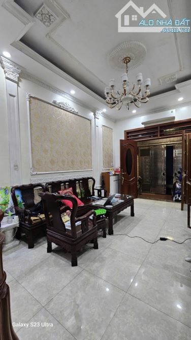 BÁN GẤP NHÀ RIÊNG KINH DOANH - Ô TÔ ĐỖ - 2 MẶT THOÁNG ​Vị trí: Ngõ thông, - 1