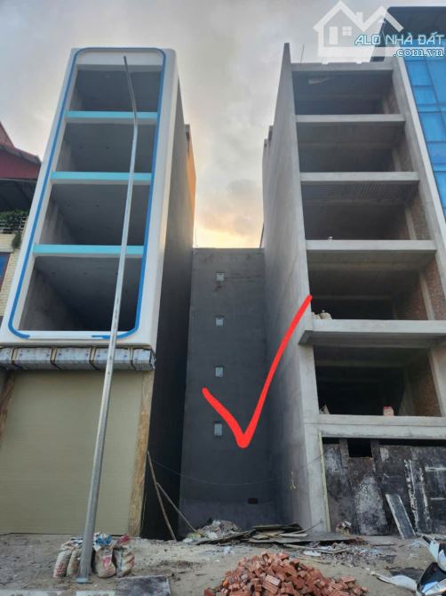 Chính Trung Trâu Quỳ / 49m, 4.9m tiền, Nhỉnh 13.8 tỷ / Container tránh, Vỉa hè kinh doanh - 1