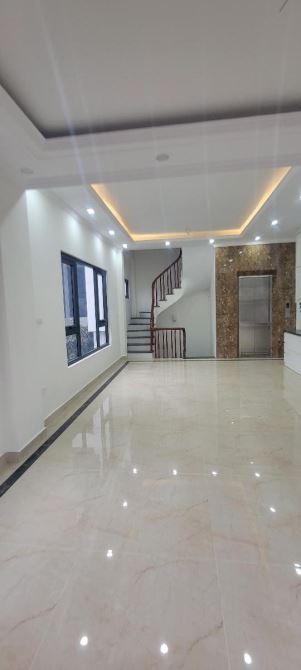 Nhà lô góc Phan ĐÌNH GIÓT mới tinh, Thang máy xịn xò, 47m2 chỉ hơn 11 tỷ - 1