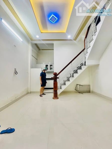 Nhà 3 Tầng sau căn Mặt Tiền Nguyễn Thái Học - 1