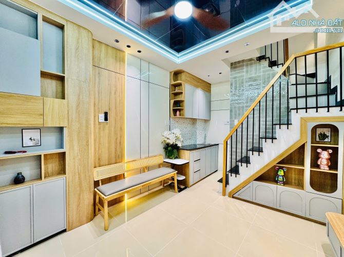Nhà đẹp Nguyễn Văn Công, 3 tầng, 3 phòng ngủ, chỉ nhỉnh nhẹ 2 tỷ - 1