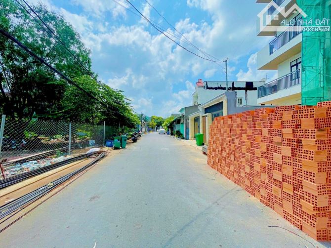 CHỦ CẦN BÁN GẤP ĐẤT NGANG 5X20(100M2), ĐƯỢC XÂY DỰNG HẦM 5 TẦNG, NGAY MẶT TIỀN DS11 Ql13 - 1