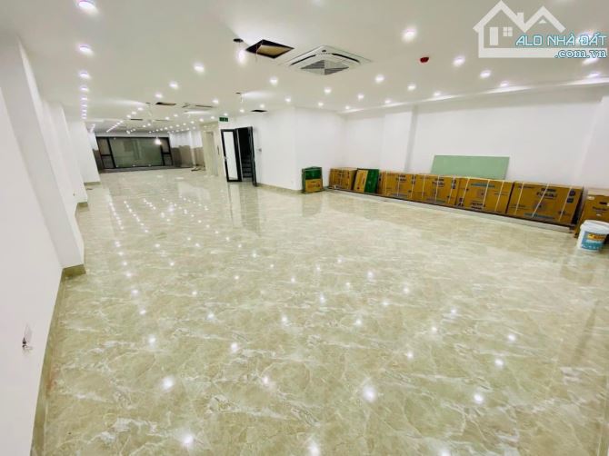 32 tỷ. Nhà mặt phố Vũ Tông Phan, 65m*5MT*3 tầng; kinh doanh lý tưởng - 1