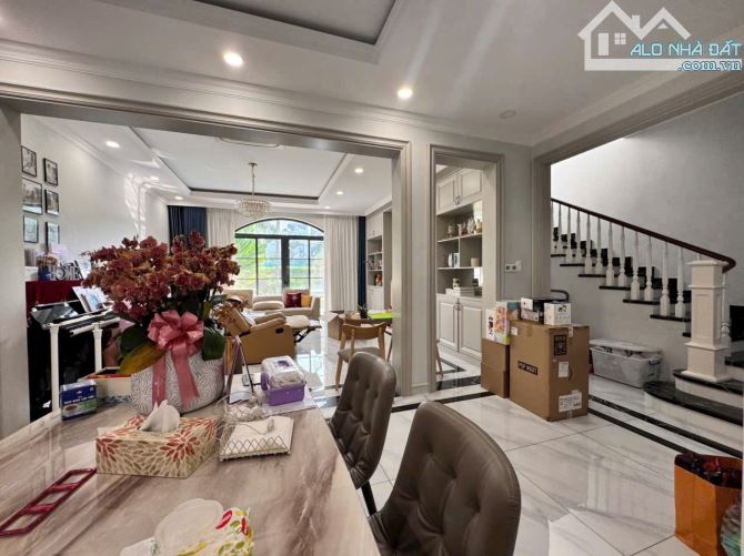 Gia Đình cần bán biệt thự Chateau vip nhất Phú Mỹ Hưng. - 1