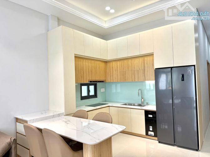 Một ngôi  nhà thiết kế hiện đại, thoáng mát, đầy đủ công năng, sân trong và sân trước nhà - 1