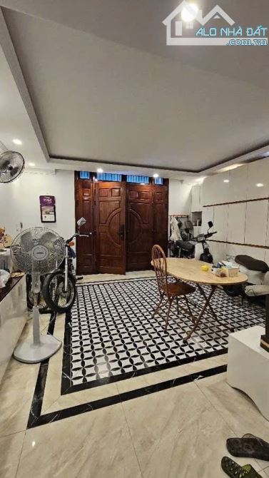 BÁN NHÀ ĐẸP THẠCH BÀN, LONG BIÊN Ô TÔ ĐỖ CỬA – 50M RA PHỐ – FULL NỘI THẤT XỊN - 1