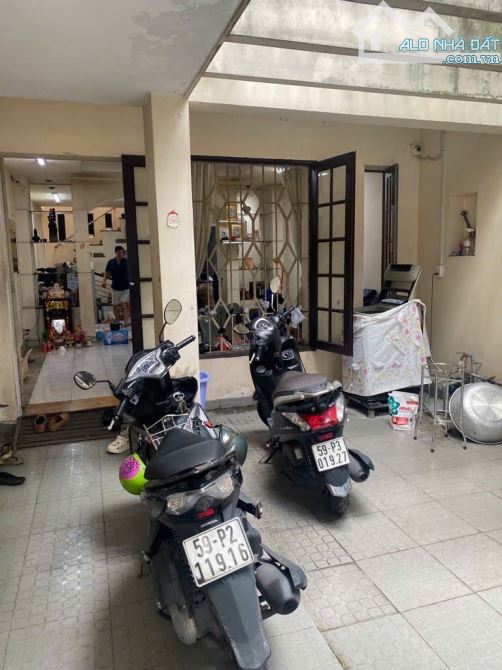 TÂN BÌNH, NGAY CỘNG HOÀ, GẦN LĂNG CHA CẢ - 100M2, NGANG 5M VUÔNG, 2 TẦNG, HẺM 8M KD - 1
