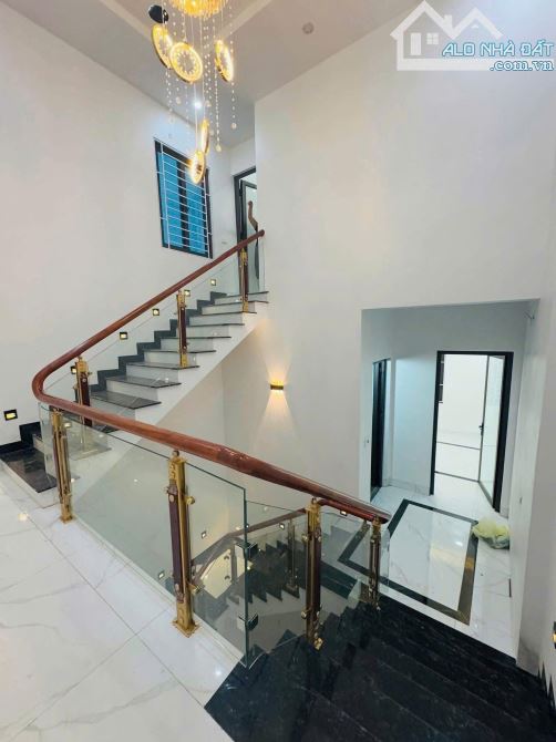 BÁN NHÀ ĐẸP TẠI ĐỒNG CỬA – TRUNG TÂM TP. BẮC GIANG, Ô TÔ TRÁNH NHAU, DT: 70M2, GIÁ: 5.2 TỶ - 1