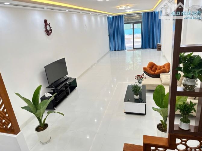 Nhà mặt tiền đường 7,5m khu vực hòa xuân , mát mẻ giao thông thuận lợi - 1