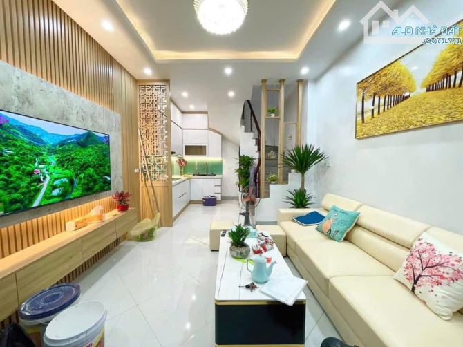BÁN NHÀ ĐẸP LIÊN MẠC - DT42M2 - 5 TẦNG - GIÁ 7,5 TỶ - ĐƯỜNG Ô TÔ TRÁNH - KINH DOANH - 1