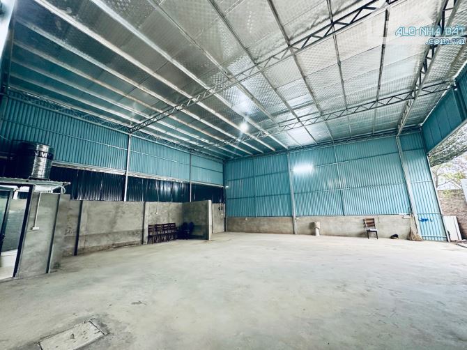 Cho thuê 250m2 kho đẹp, mới dựng gần trường cấp 2 bắc hồng - 1