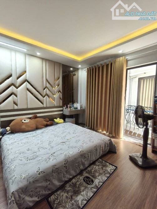 BÁN NHÀ 5 TẦNG VIỆT HƯNG - DT 32M - MT 4M - GIÁ CHỈ 6.3 TỶ - NGÕ NÔNG GẦN PHỐ - 1