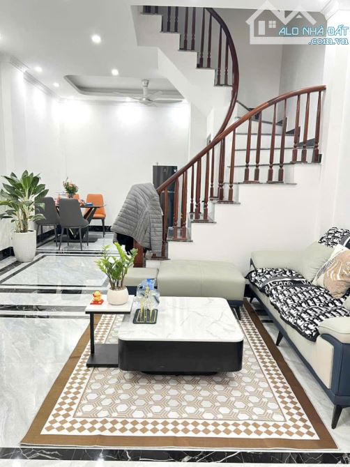 BÁN NHÀ LÔ GÓC, NGÕ THÔNG THẠCH BÀN LONG BIÊN NHỈNH 6 TỶ 45m 4 TẦNG,MT4m Ô TÔ KINH DOANH - 1