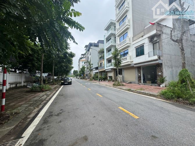Hàng hiếm khu TĐC NGỌC THUỴ đường 15.5m view trường học, sử dụng 2 vỉa hè - 1