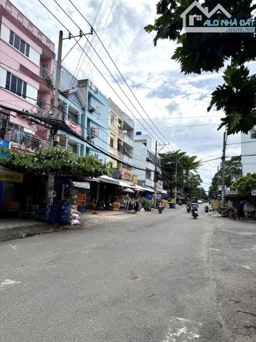 BIỆT THỰ SÂN VƯỜN - NGAY CHỢ – CẠNH NGÃ TƯ - DT 250M2 - 2 TẦNG - CÓ DÒNG TIỀN 35TR/THÁNG - - 1