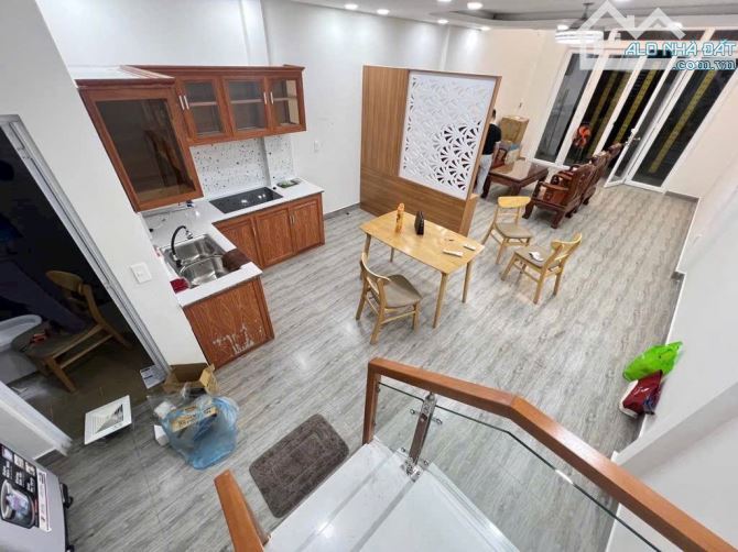 Nhà Nb Phạm văn Đồng dt 64m2 T1L 3pn giá có hơn 4 tỷ - 1