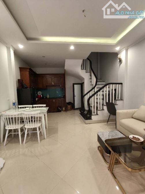 Bán nhà phố Việt Hưng, Long Biên 32m2 5 tầng, mặt 4,2m, giá nhỉnh 6 tỷ - 1