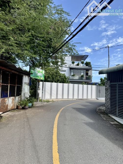 Bán nhà 240m2 1/ đường Song Hành. Gần chợ Hóc Môn. Giá hơn 6 tỷ. - 1