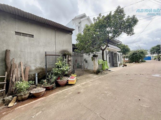 2 lô liền kề hẻm 104 Mai Thị Lựu gần chợ Y Nuê khu dân cư đông đúc - 1