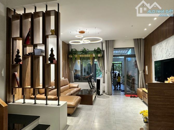 NHÀ ĐEP 3 TẦNG KHU VIP HOÀ XUÂN - HÀNG H.IẾM CÒN SÓT LẠI – ĐÔNG NAM - VIEW CÔNG VIÊN - 1
