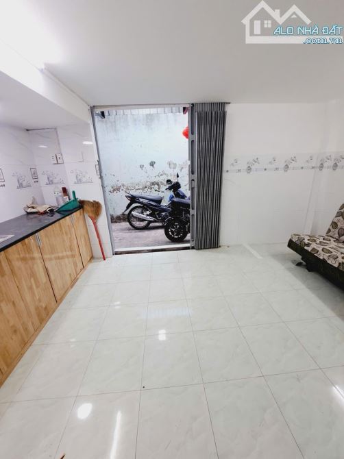 SIÊU HIẾM Q6: 1.85T - 18m2 - Hậu Giang (Q6) - Gần Nguyễn Văn Luông - Cách 10m ra đường lớn - 1